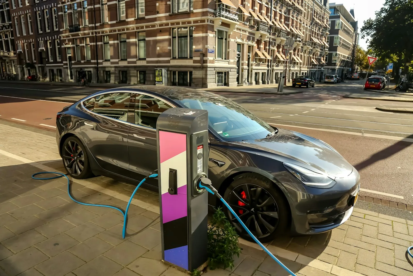 Noodstroom elektrische auto Limburg: laadpaal en V2H