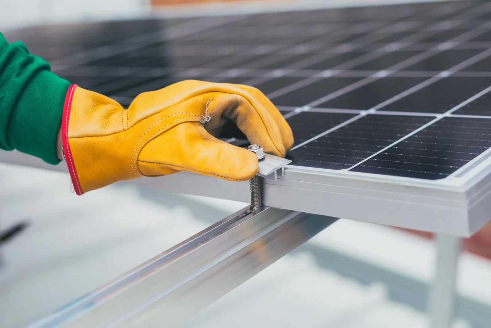 Noodstroom systeem kiezen Limburg: net vs. off-grid